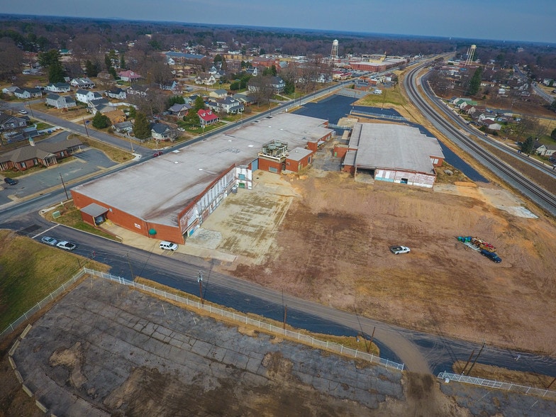 More Photos Of 501 S Main St, Landis Manufacturing For Sale