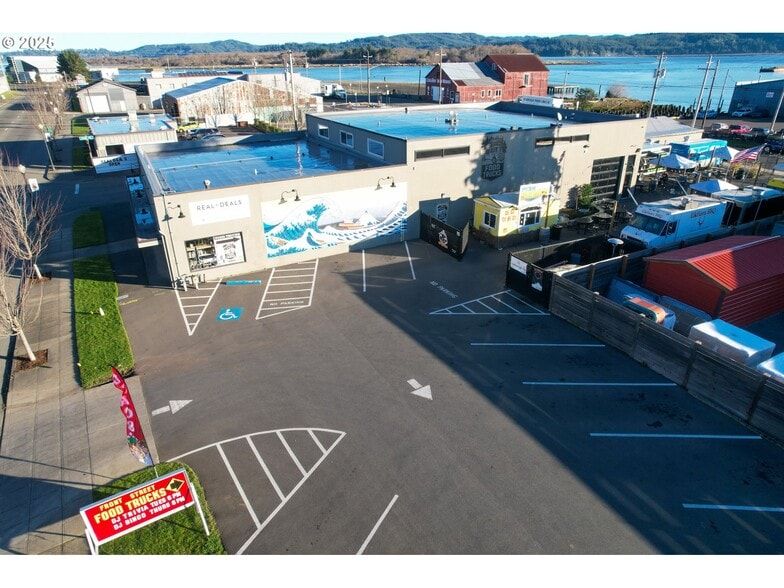 Primary Photo Of 790 N Bayshore Dr, Coos Bay Freestanding For Sale