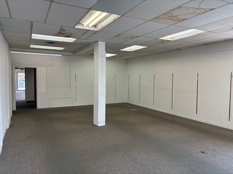 More Photos Of 2820 Linkhorne Dr, Lynchburg Specialty For Sale