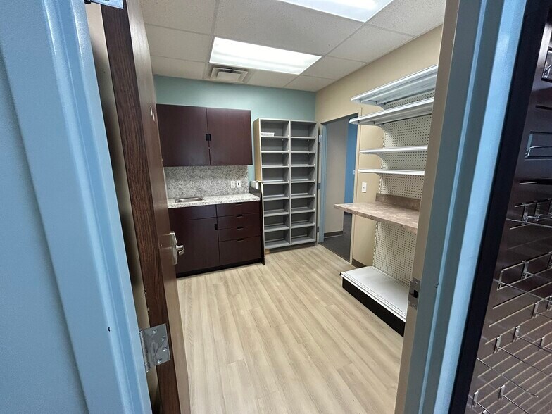 More Photos Of 96 Integrity Dr, Hebron Medical For Lease