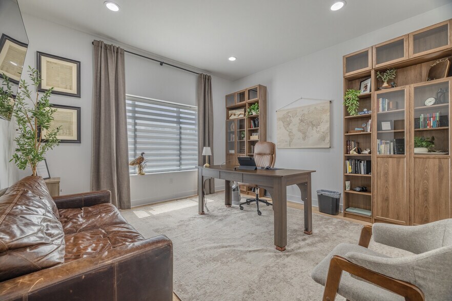 More Photos Of 107 Cherry St, Wright City Flex For Lease