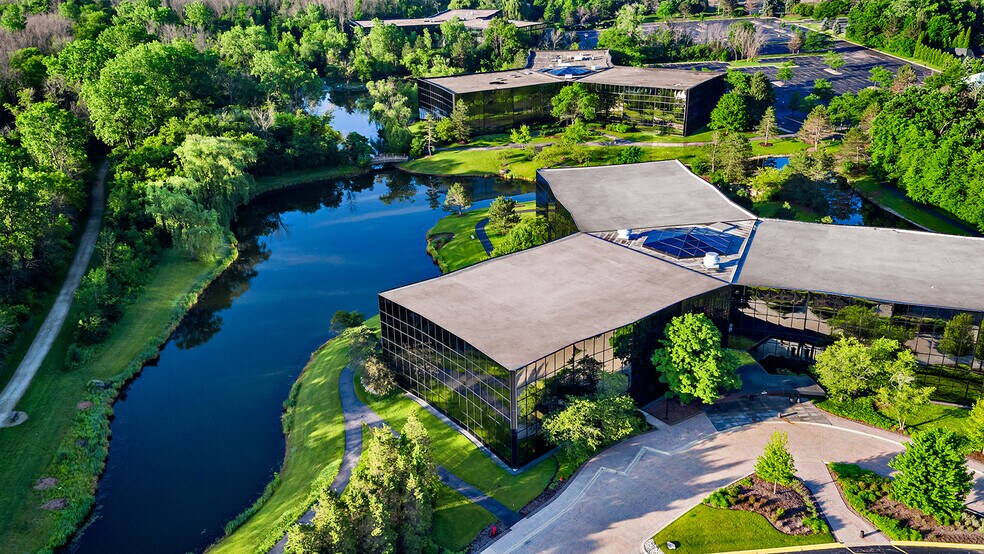 More Photos Of 2333 Waukegan Rd, Bannockburn Unknown For Lease