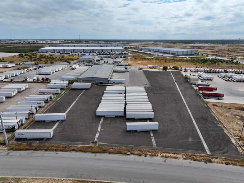 More Photos Of 1118 Beltway Pkwy, Laredo Warehouse For Lease