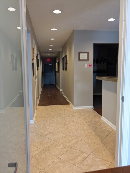 More Photos Of 12325 Scarsdale Blvd, Houston Medical For Sale