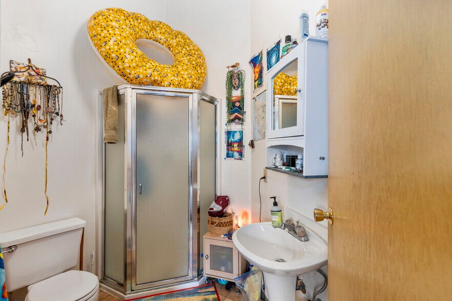 More Photos Of 936 Water St, Port Townsend Storefront Retail Residential For Sale