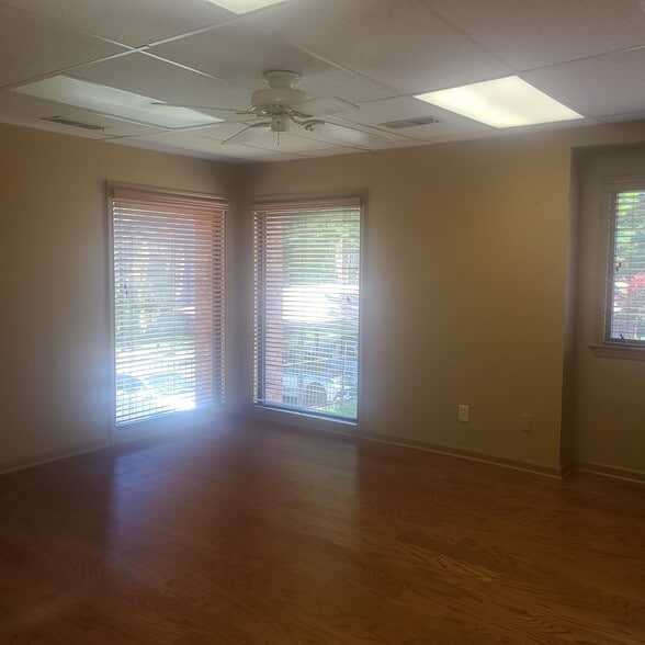 More Photos Of 4735-4739 Spottswood Ave, Memphis Medical For Sale