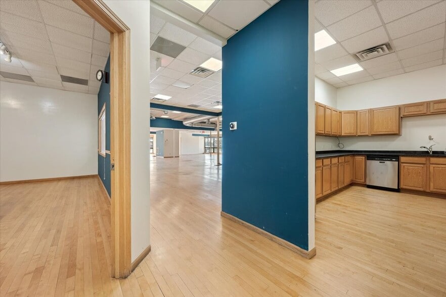 More Photos Of 7321 Madison St, Forest Park Restaurant For Sale