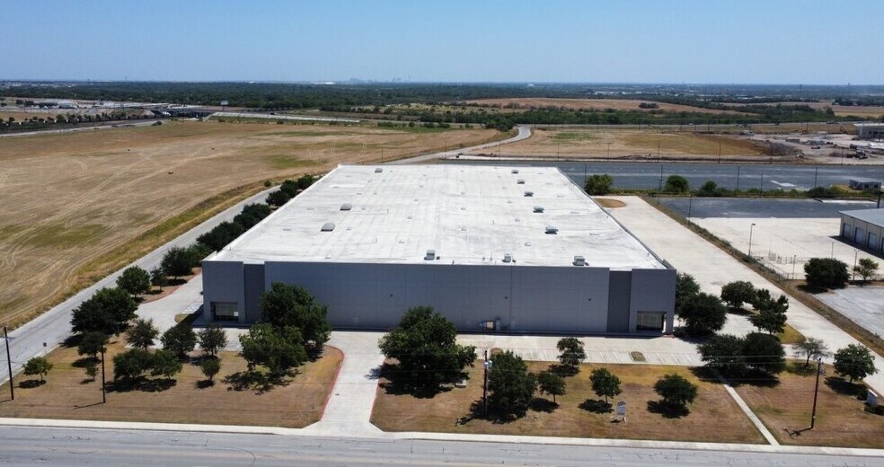 More Photos Of 10120 Fischer Rd, Von Ormy Distribution For Sale