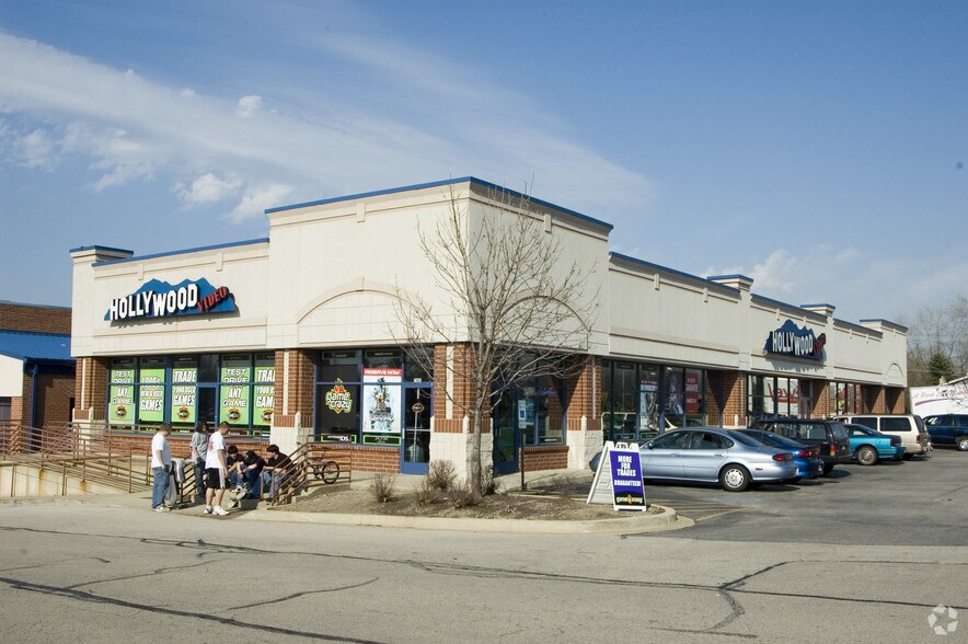 More Photos Of 7335-7415 S Cass Ave, Darien Unknown For Lease