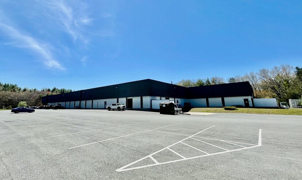 More Photos Of 60 Pulpit Rock Rd, Pelham Manufacturing For Lease