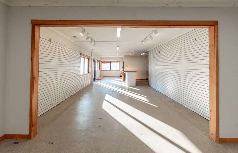 More Photos Of 535 W Main St, Franklin Specialty For Sale