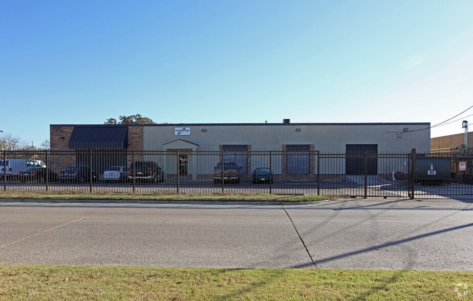More Photos Of 11142 Shady Trl, Dallas Flex For Lease