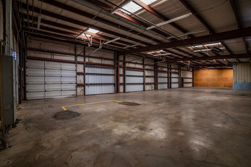 More Photos Of 225 Metro Dr, Terrell Unknown For Lease