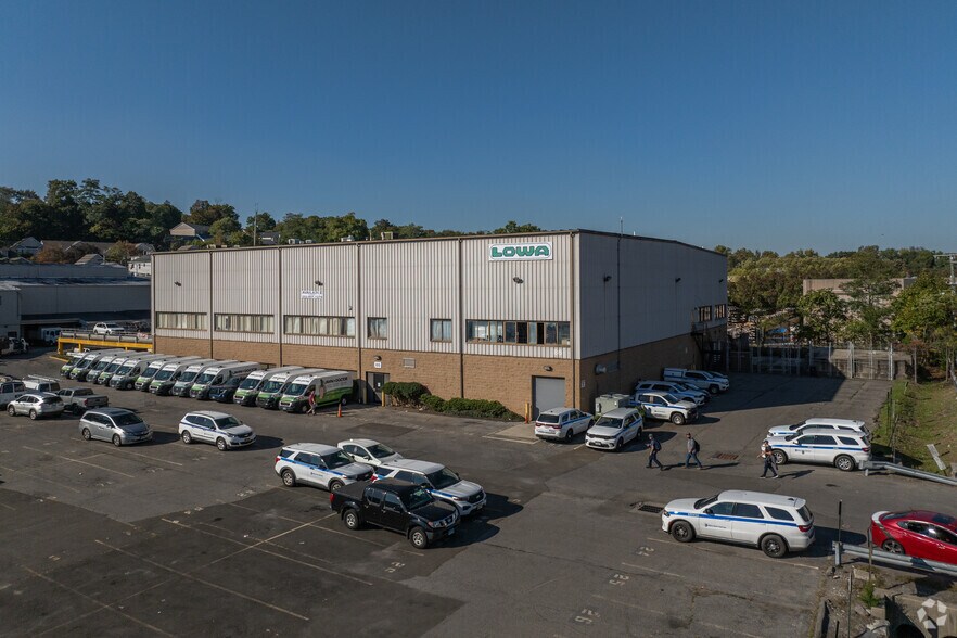 Primary Photo Of 86 Viaduct Rd, Stamford Warehouse For Lease