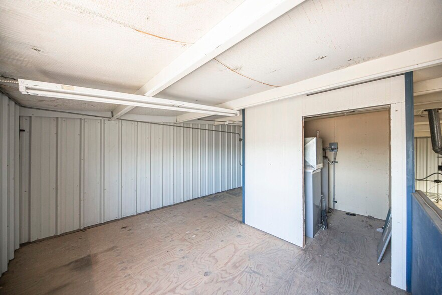 More Photos Of 850 W I-20, Penwell Warehouse For Lease