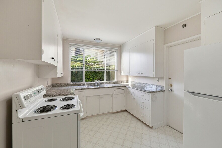 More Photos Of 24 Baytree Way, San Mateo Apartments For Sale