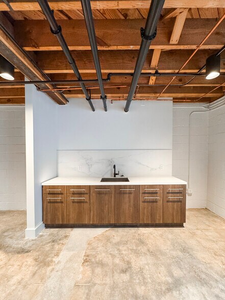 More Photos Of 1881 Howell Mill Rd NW, Atlanta Office For Lease