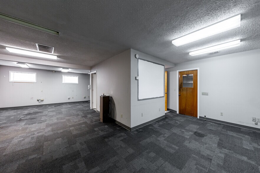 More Photos Of 624 S 7th St, Saint Joseph Industrial For Sale