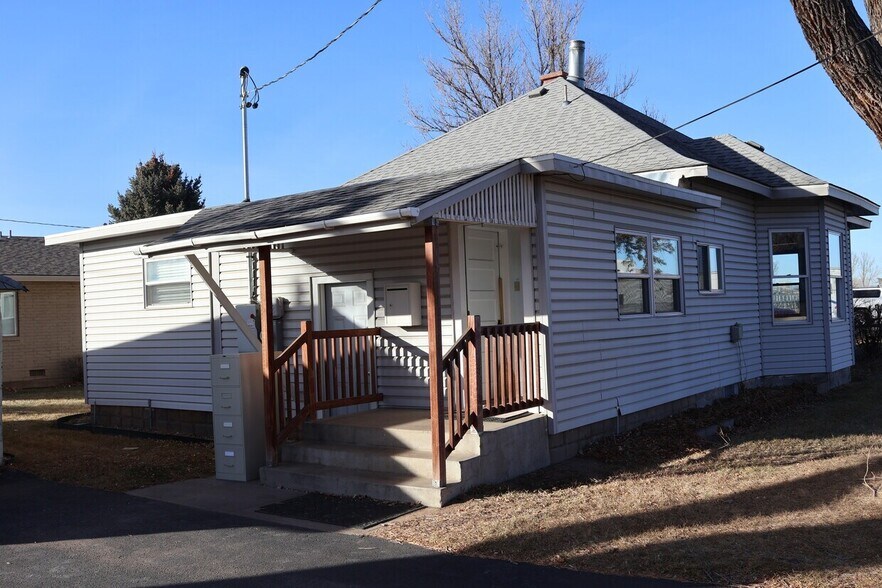 More Photos Of 905 Main St, Windsor Office For Lease