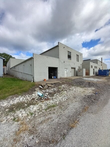 More Photos Of 939 W Wooster Rd, Barberton Storefront Retail Residential For Sale