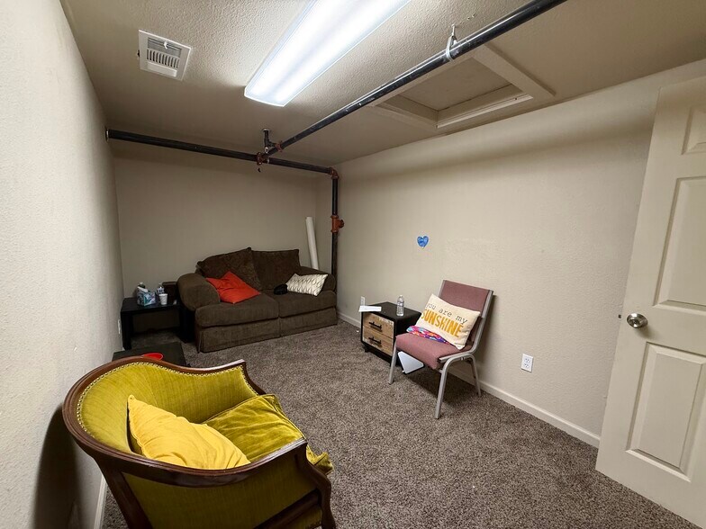 More Photos Of 137 N L St, Dinuba Storefront Retail Residential For Sale