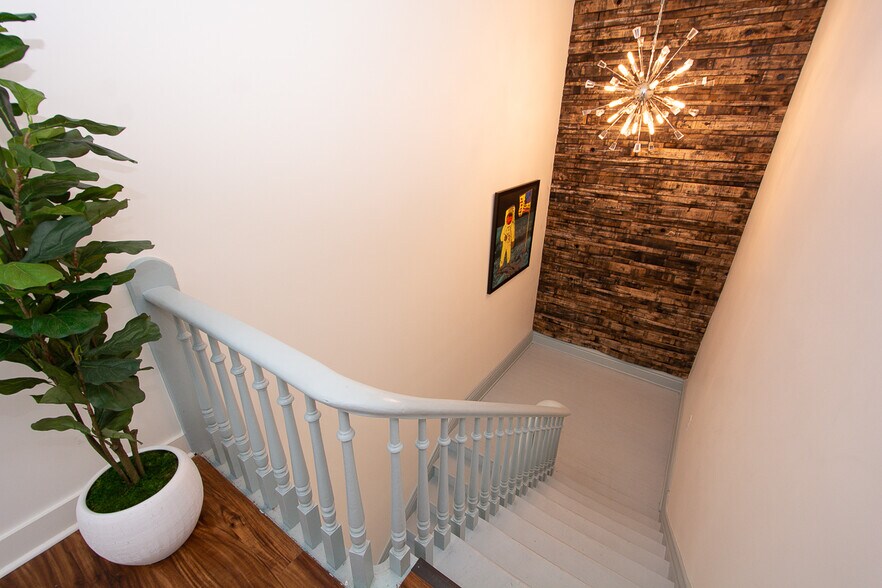 More Photos Of 1807 Brownsboro Rd, Louisville Office For Sale