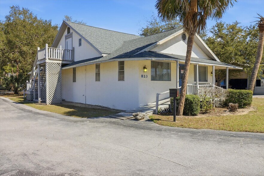 More Photos Of 823 NE 5th St, Crystal River Office For Sale