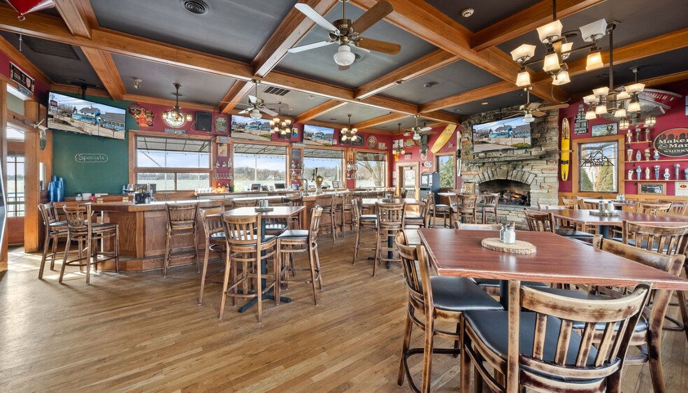 More Photos Of 511 Wilmot Ave, Twin Lakes Restaurant For Lease