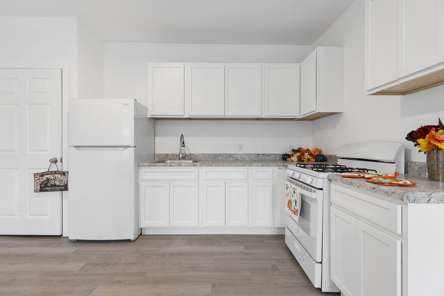 More Photos Of 648-658 Park St, Hartford Apartments For Sale