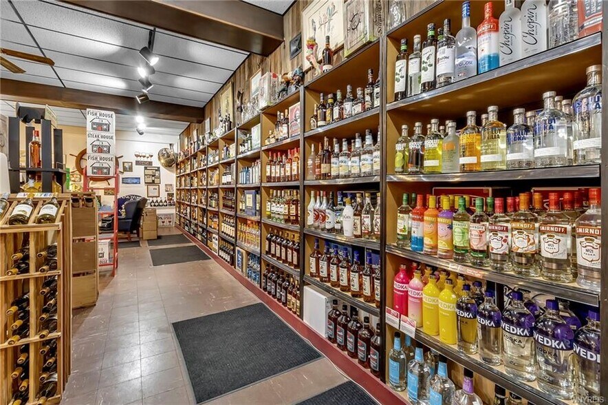 More Photos Of 113 Lockport St, Youngstown General Retail For Sale