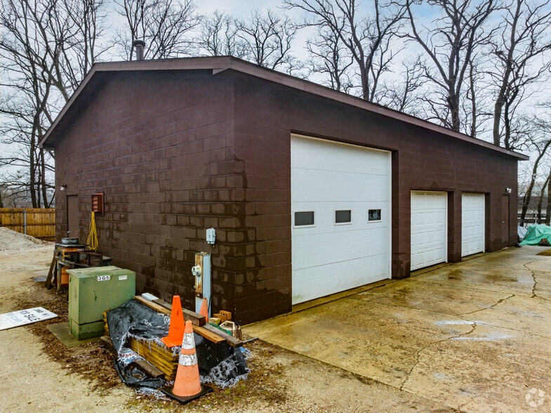 More Photos Of 2411 Warrenville Rd, Downers Grove Service For Sale