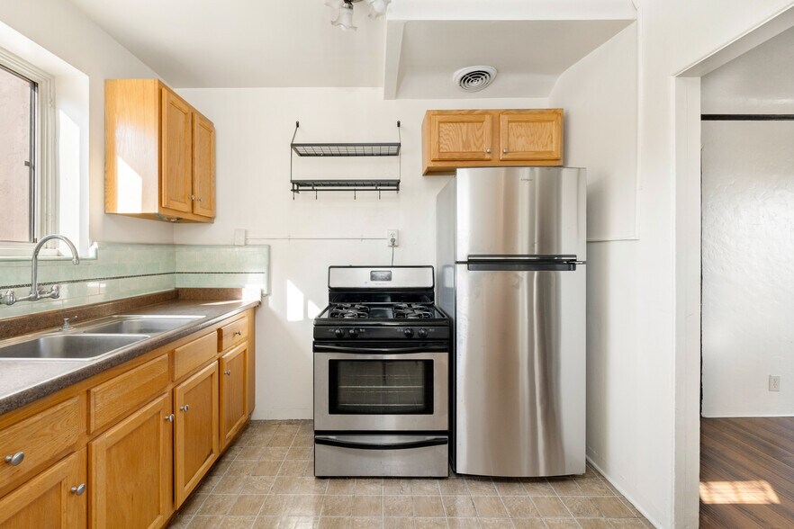 More Photos Of 817 E New York St, Long Beach Multifamily For Sale