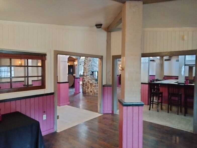 More Photos Of 2135 Democrat Rd, Memphis Restaurant For Sale