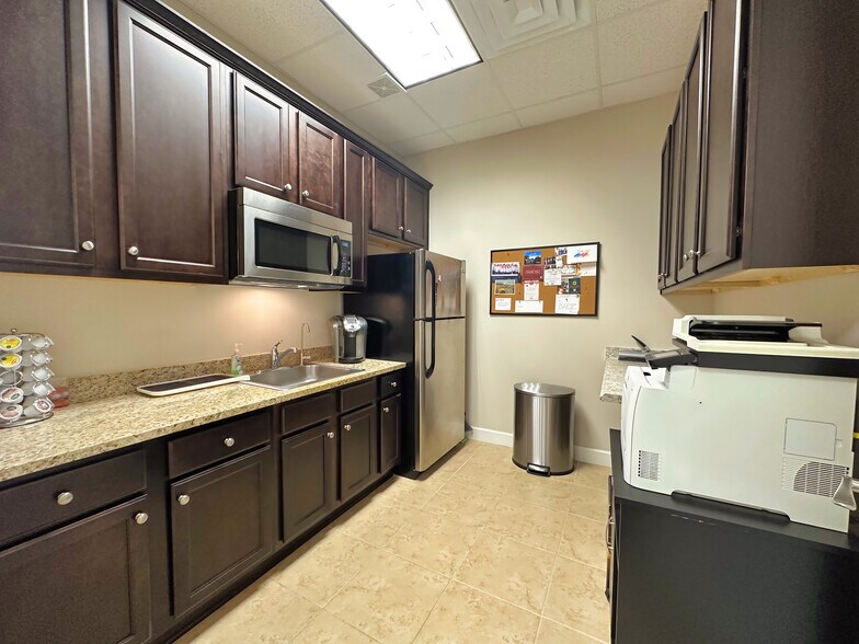 More Photos Of 20008 Champion Forest Dr, Spring Office For Sale