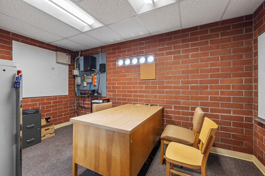 More Photos Of 3735 Washburn Way, Klamath Falls Warehouse For Lease