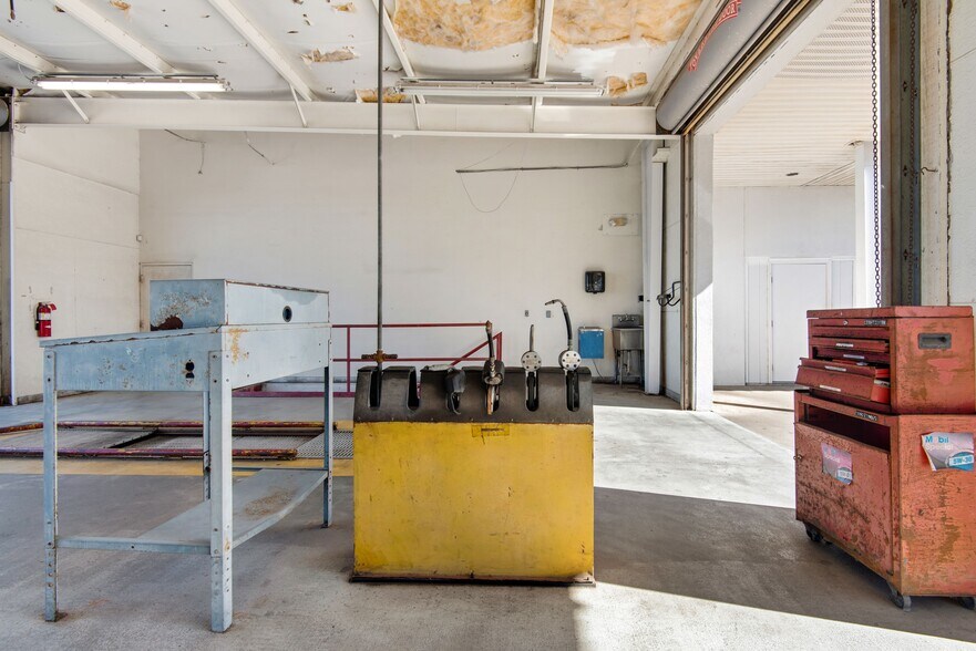 More Photos Of 3061 Gulf Breeze Pky, Gulf Breeze Carwash For Sale