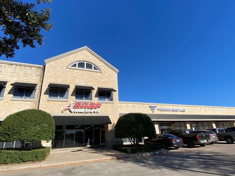 More Photos Of 1030 E Highway 377, Granbury Storefront For Lease