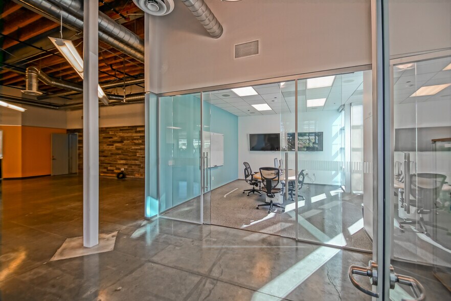 More Photos Of 887-889 N Douglas St, El Segundo Loft Creative Space For Lease