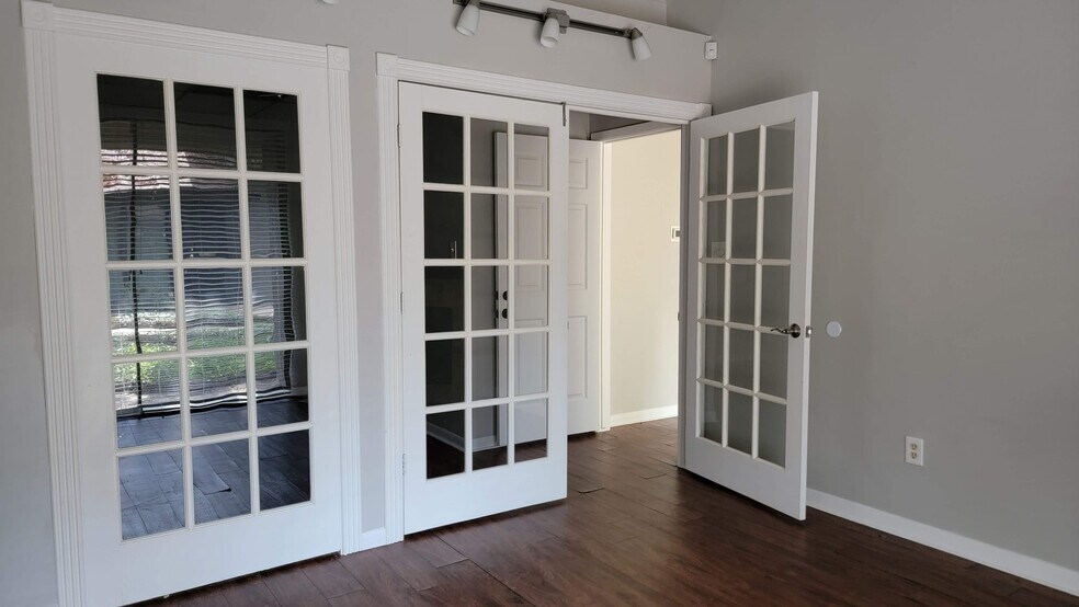 More Photos Of 14339 Torrey Chase Blvd, Houston Loft Creative Space For Lease