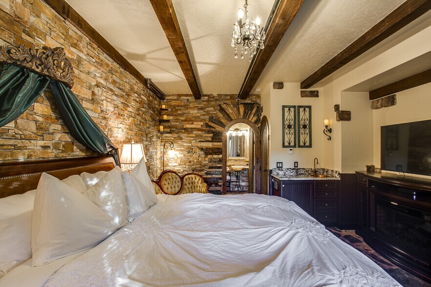 More Photos Of 315 Commercial St, Leavenworth Hotel For Sale