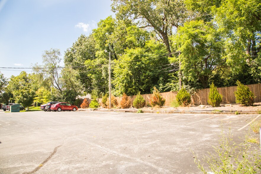 More Photos Of 10308 State Line Rd, Leawood Office For Lease