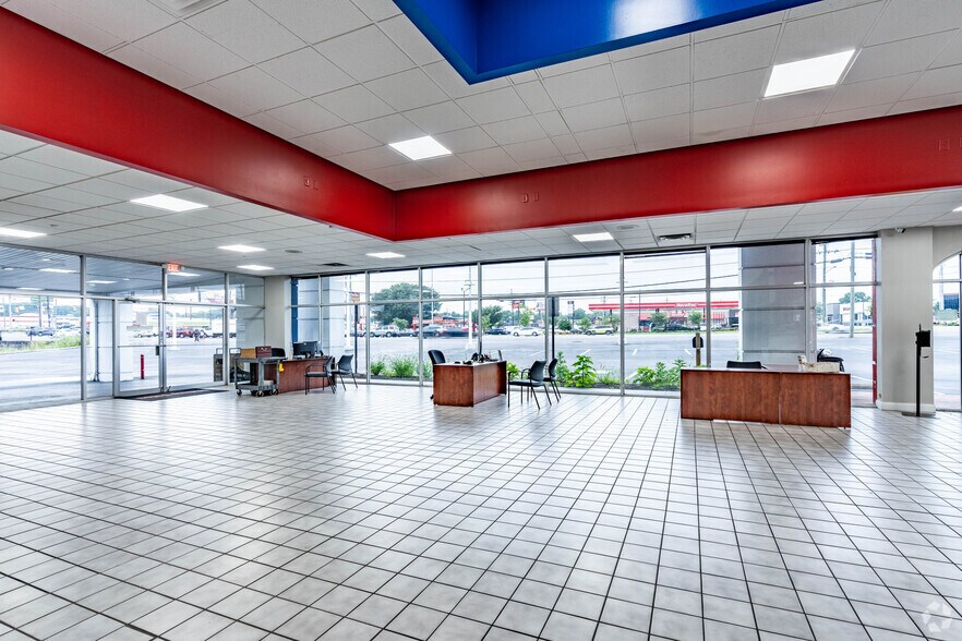 More Photos Of 1809-1811 Gallatin Pike N, Madison Auto Dealership For Lease