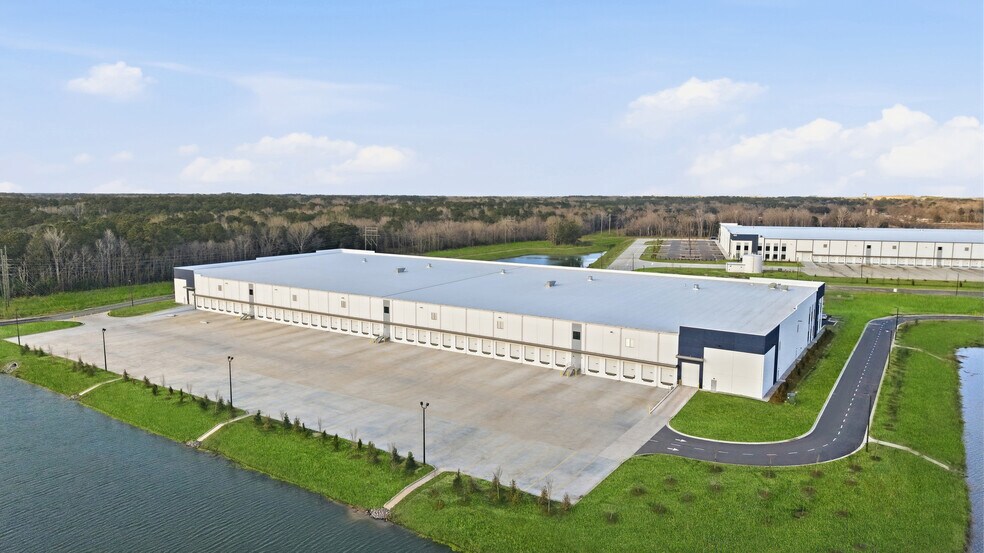 More Photos Of 111 Landmark Blvd, Savannah Warehouse For Lease