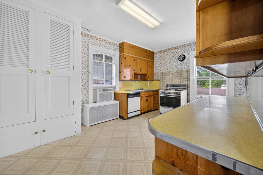 More Photos Of 59 Montgomery St, Poughkeepsie Funeral Home For Sale