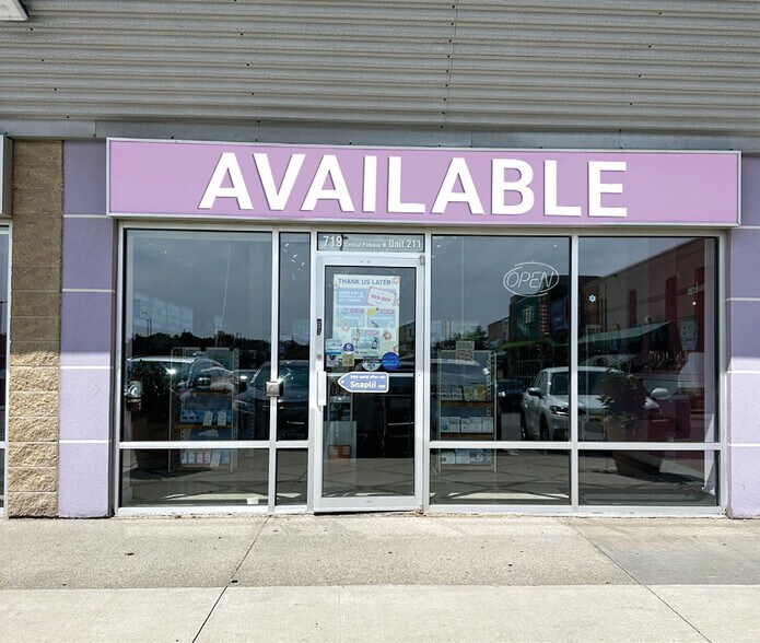 More Photos Of 719 Central Pky, Mississauga Storefront Retail Office For Lease