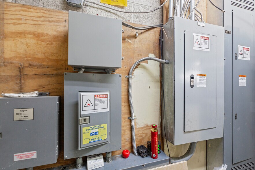 More Photos Of 741 N Cedar Crest Blvd, Allentown Service Station For Sale