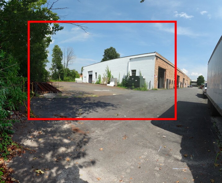 More Photos Of 7202 Lockport Pl, Lorton Warehouse For Lease