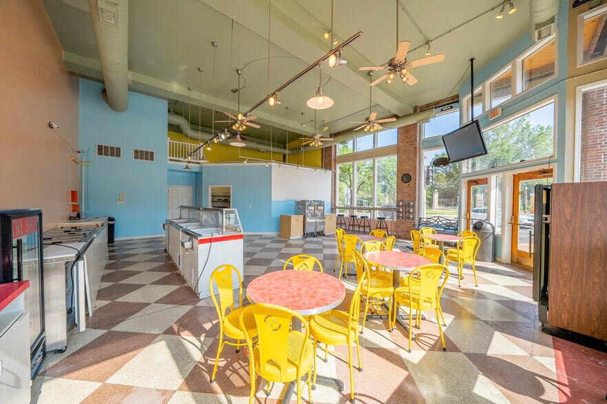 More Photos Of 3101-3111 S Grand Ave, Saint Louis Office For Lease