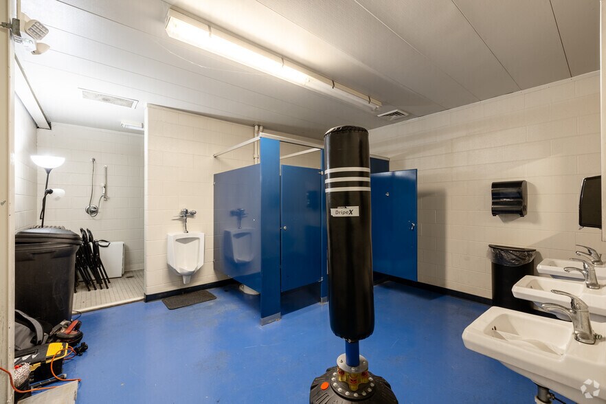 More Photos Of 4050 Georgetown Rd, Lexington Sports And Entertainment For Sale