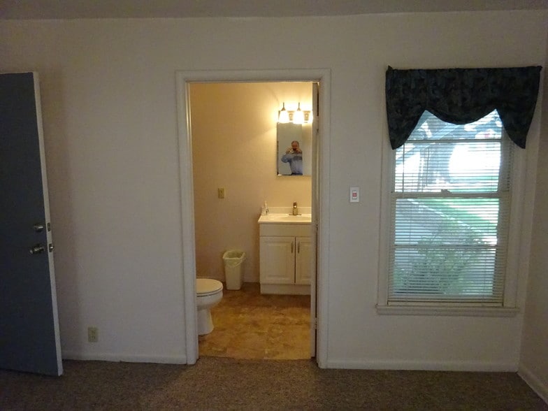 More Photos Of 1618 Williams Dr, Georgetown Office For Lease